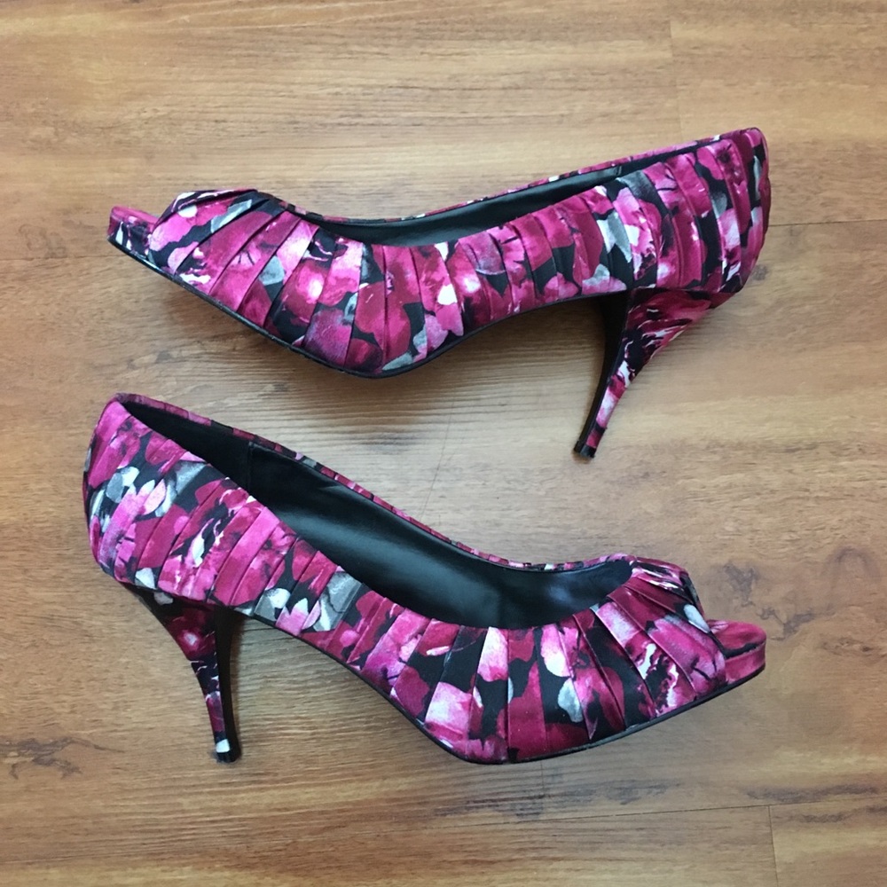 White House black market Apple open toe heels